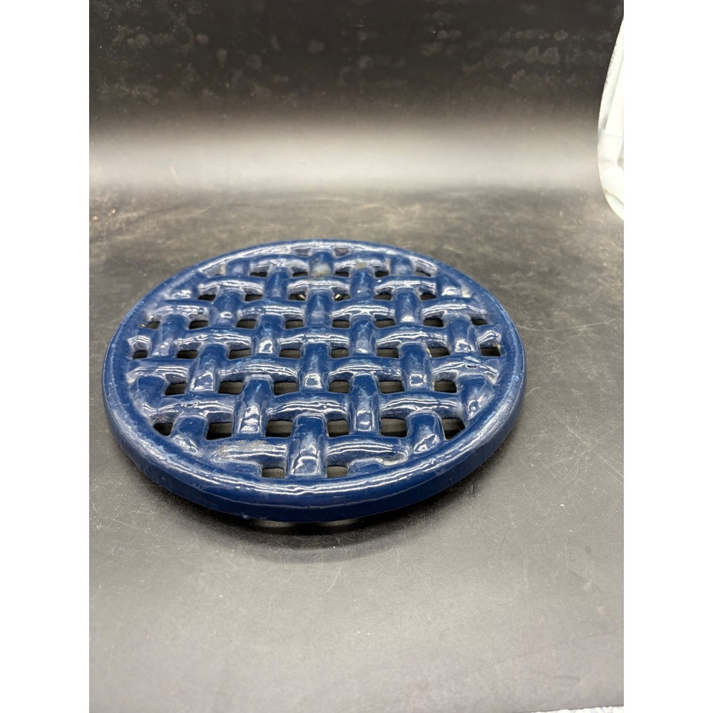 Vintage Cobalt Blue Enamel‎ Cast Iron Trivet Round Basketweave Lattice 7.5 Inch